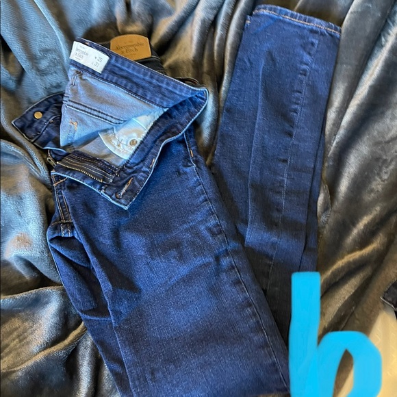 Abercrombie - Picture 3 of 3